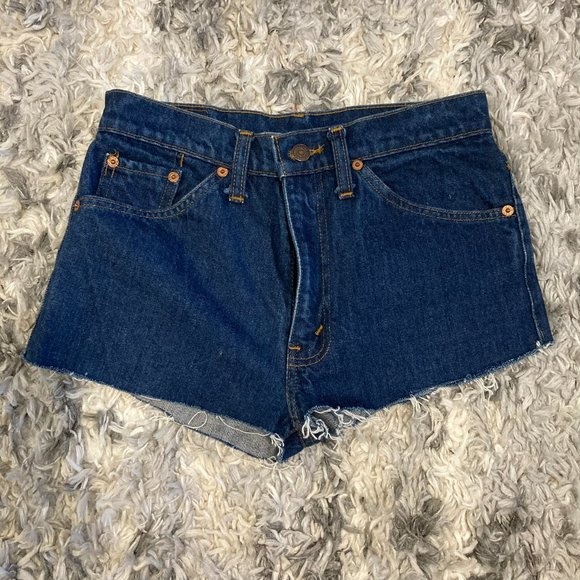 Size 29 Levi's Cutoff Shorts - Picture 1 of 4